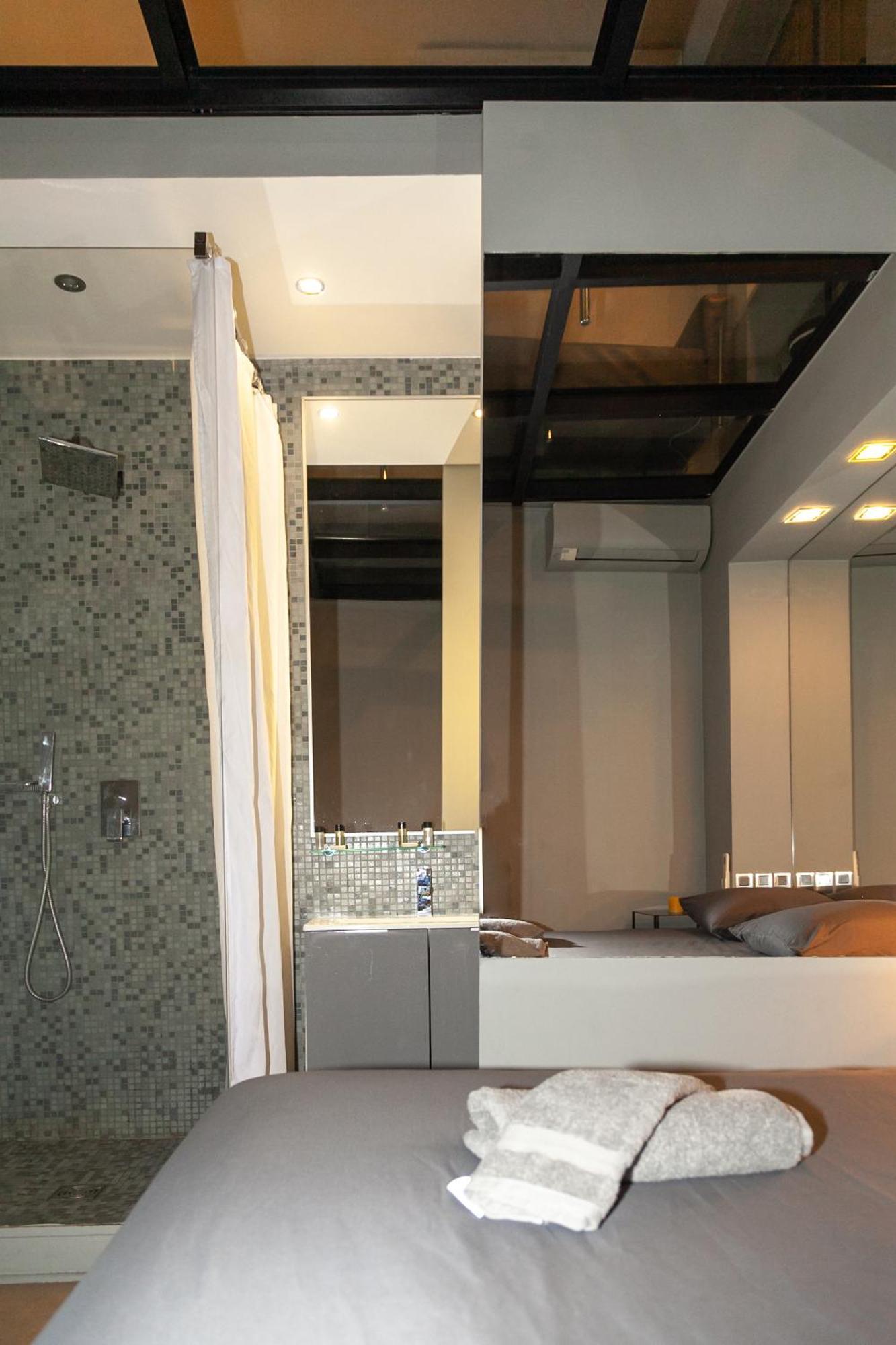 Loft Atypique Avec Terrasse, Calme Et Cosy Lejlighed Paris Eksteriør billede