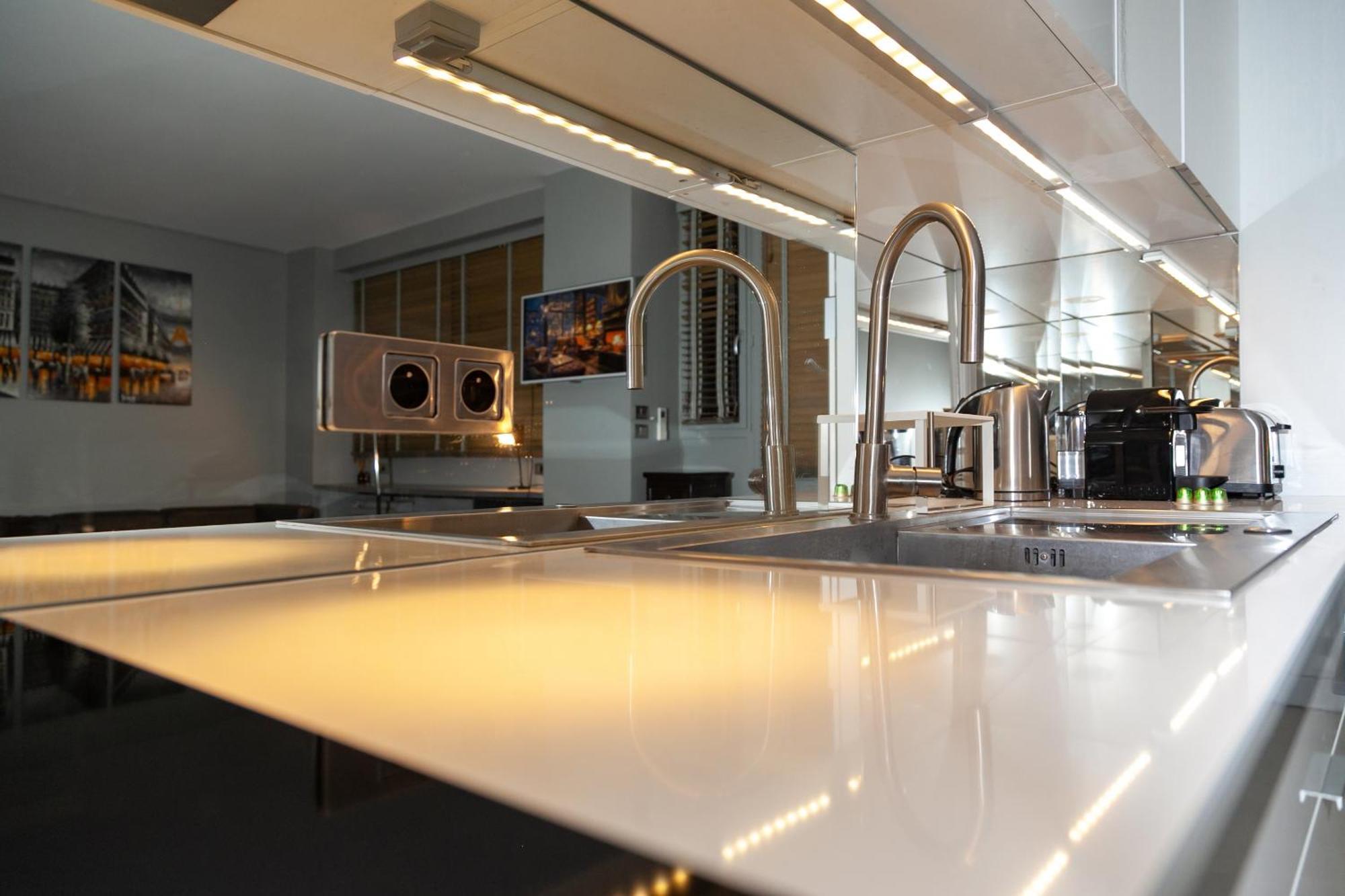 Loft Atypique Avec Terrasse, Calme Et Cosy Lejlighed Paris Eksteriør billede